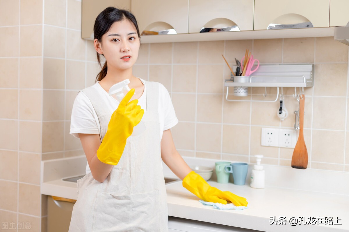 一般穿睡衣里面穿内裤不,女性穿睡衣里面穿文胸吗