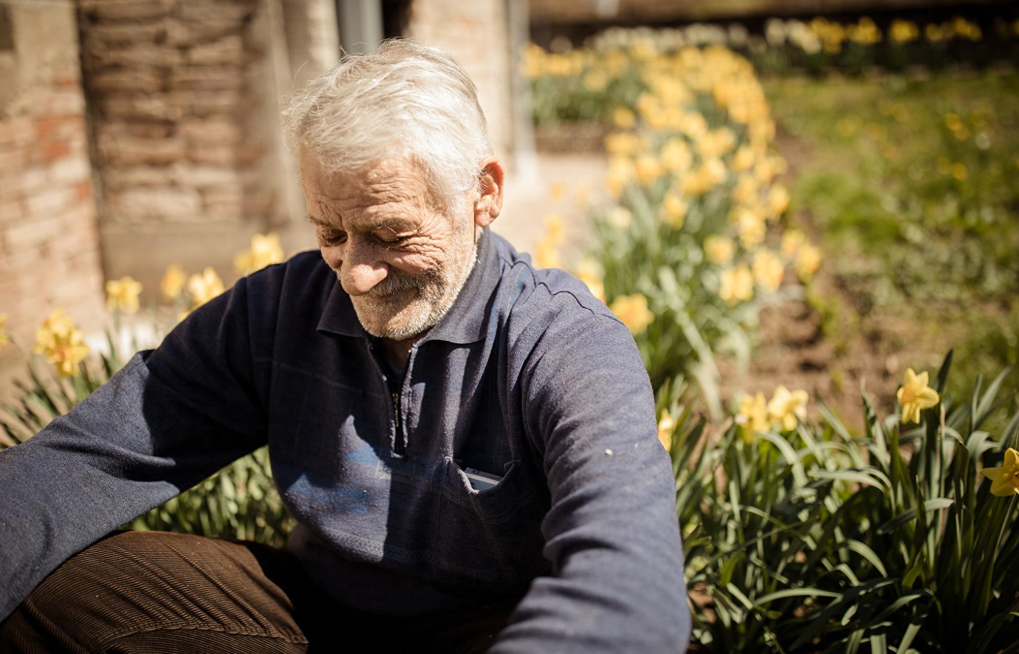 家庭和谐大盘点:妻子完美解决公公需求,丈夫大喜过望!