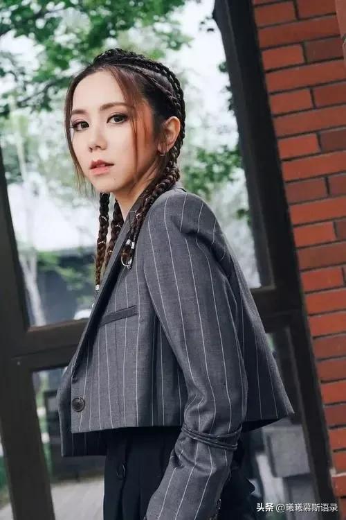 隐藏在小学生里的神仙嗓音邓紫棋,邓紫棋极具特色的嗓音倾情演唱