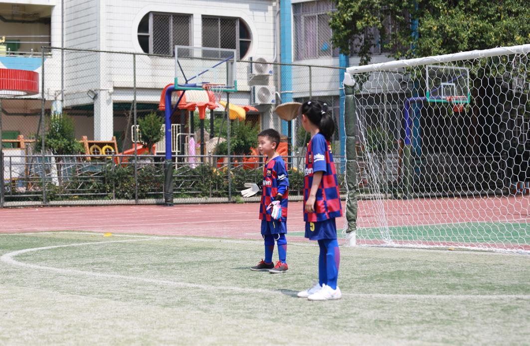 华阳实验小学|绿茵点亮少年梦，足球转动新未来