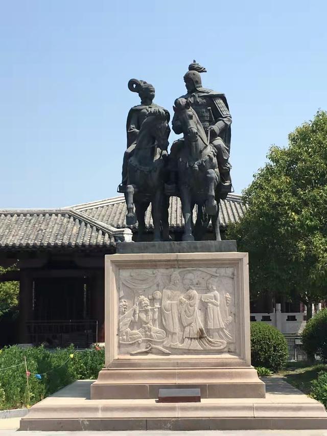 八十年代修铁路发现的大墓,被盗过的老百姓墓图片