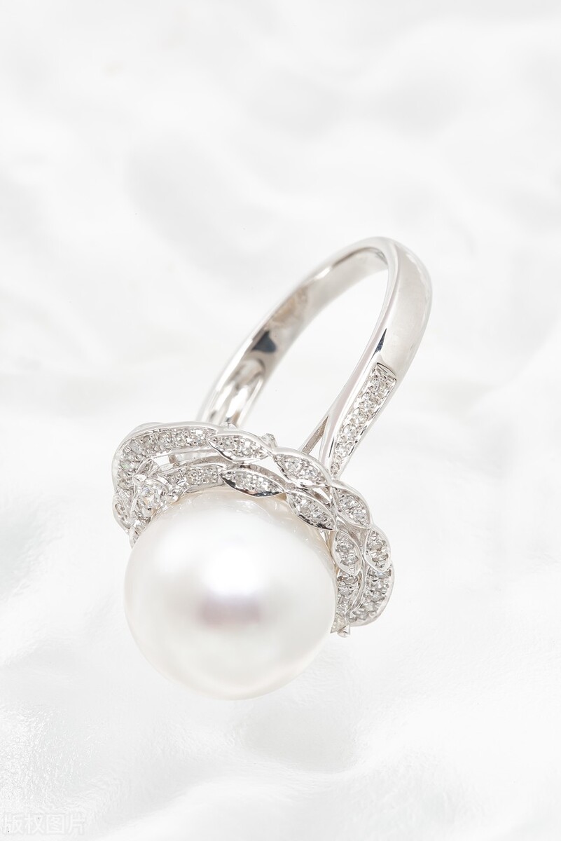 新人的结婚钻戒怎么选购才算完美,结婚新人如何挑选钻戒