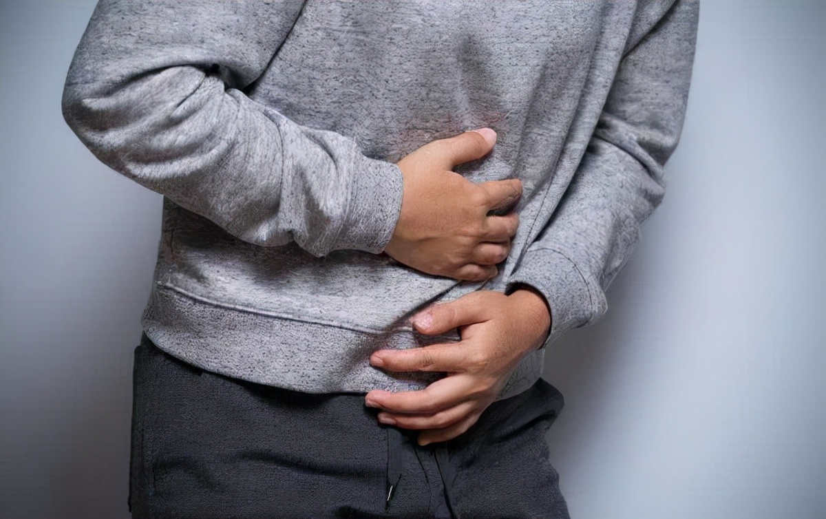 频繁放屁是怎么回事？医生：并非排毒那么简单，或是三种健康问题