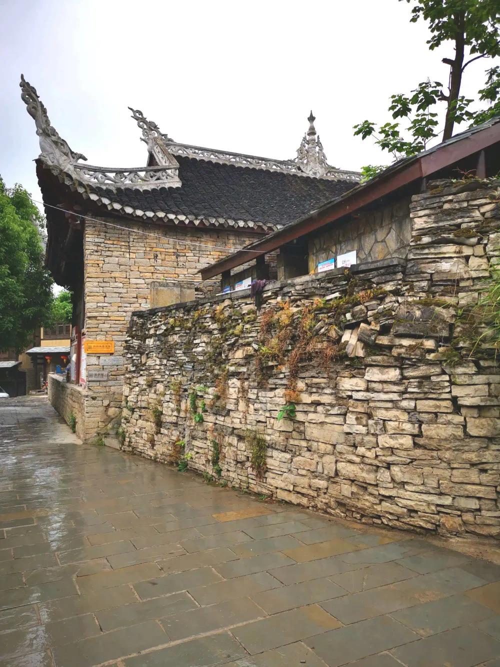 贵阳市花溪区石板镇摆勺村,贵阳市花溪区石板镇花街村