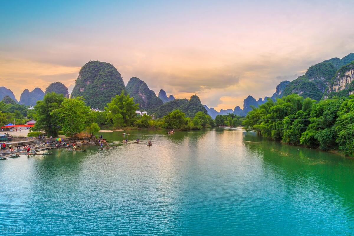 四年级下册的我的自画像作文范文,我的自画像作文四年级优秀范文