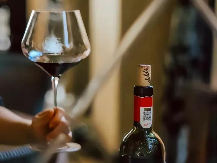 情绪不好想喝酒的文案,适合喝酒时发的高级文案酒话人生