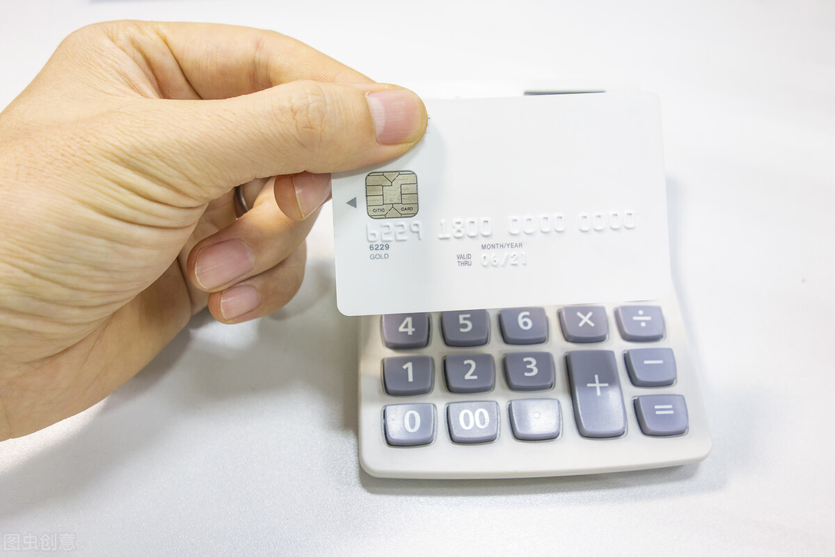 信用卡没按时还款影响征信吗,信用卡分期按时还款会影响征信吗