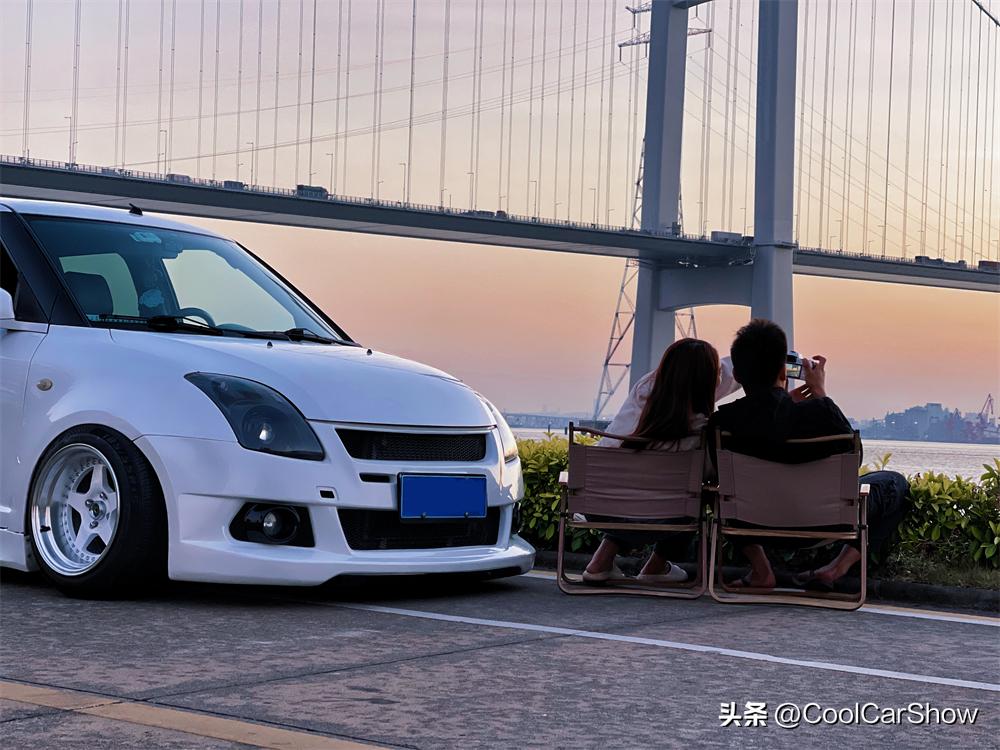 大尾翼战斗风的气动雨燕，女车友完美诠释小车也能带来无穷乐趣