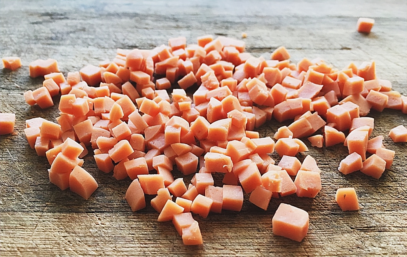 挑菠萝是叶子大好还是叶子小好,买的菠萝是留叶好还是不留叶好