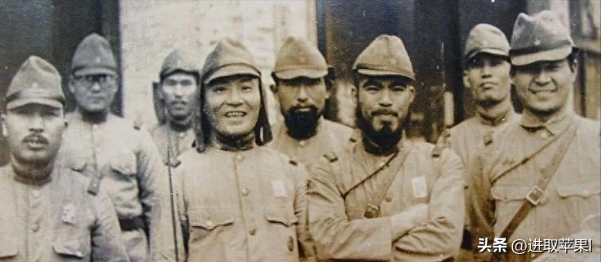 集中营惨状:30张老照片揭示妇女衣不遮体的悲惨命运!