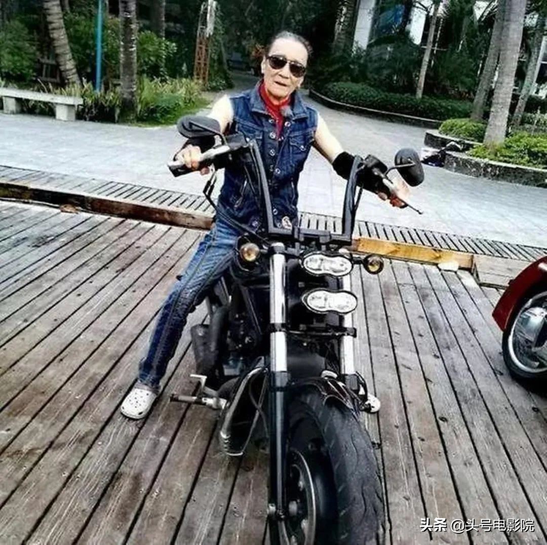 84岁谢贤与女友重燃爱火,谢贤84岁和初恋重温旧情