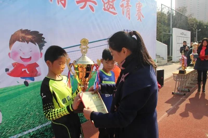 少年中国｜合肥习友小学：校园足球能给孩子，最好的社会化教育