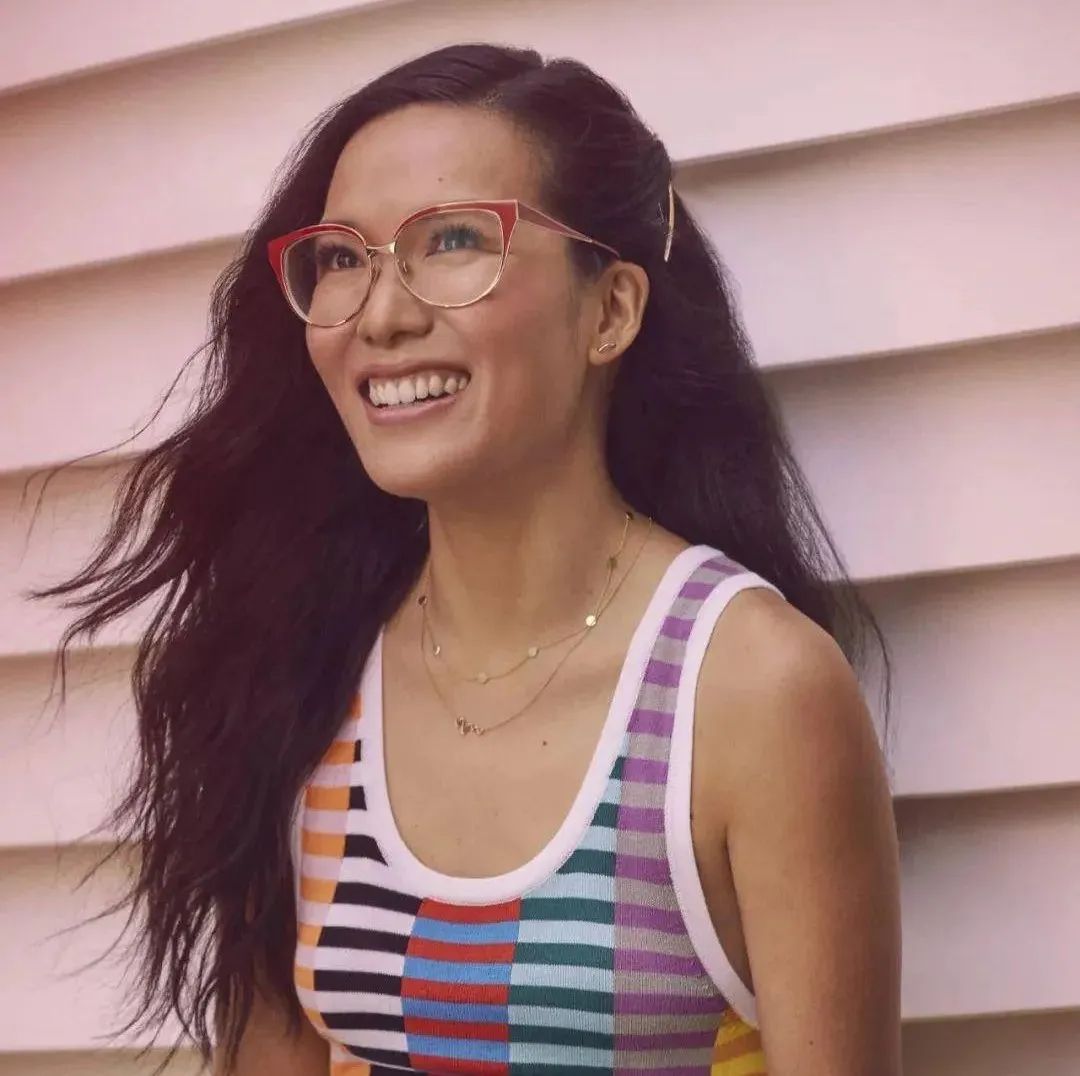 被“豪门”老公骗了8年，怀孕7个月被迫复出赚钱，她终于离婚了