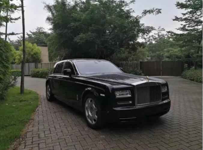 女富豪招聘私人司机，月薪十万吃住全包，4道门槛让不少人感叹