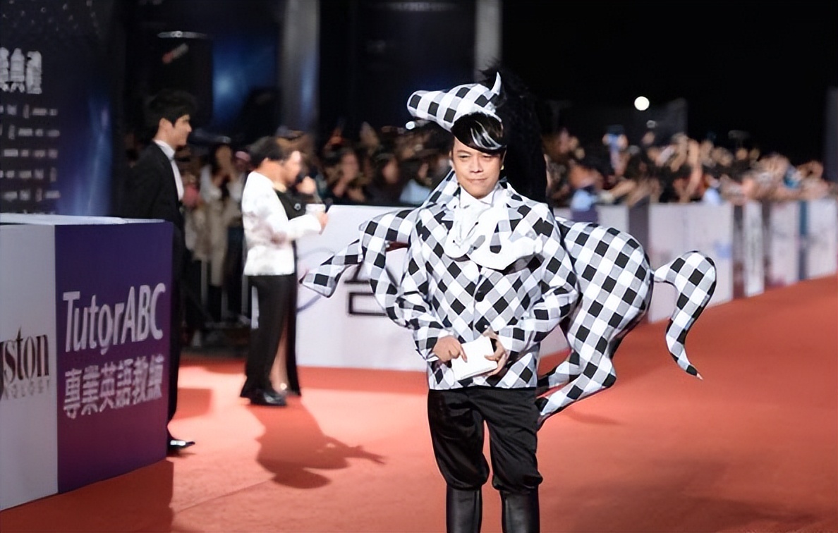 互呛、白眼、拍桌子，娱乐圈的“内斗”太精彩，差点下不了台