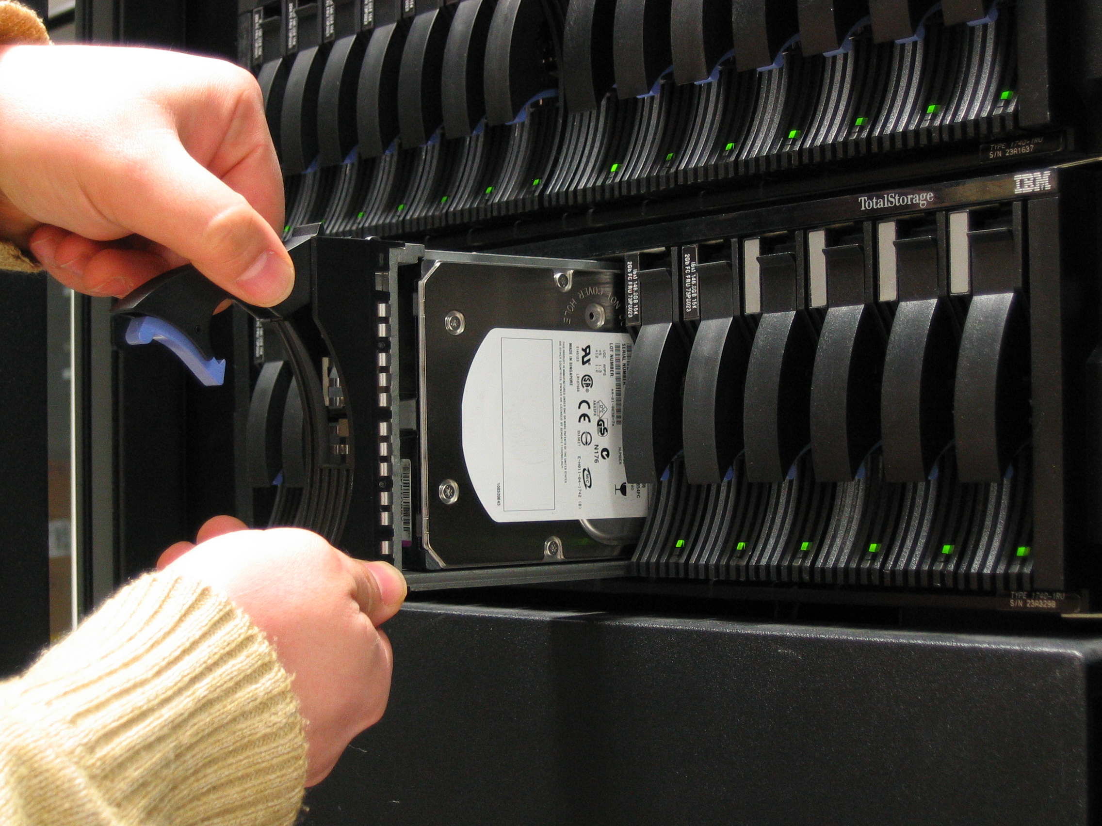 硬盘是叠瓦式的好还是垂直式的好,硬盘垂直盘和叠瓦盘哪个好