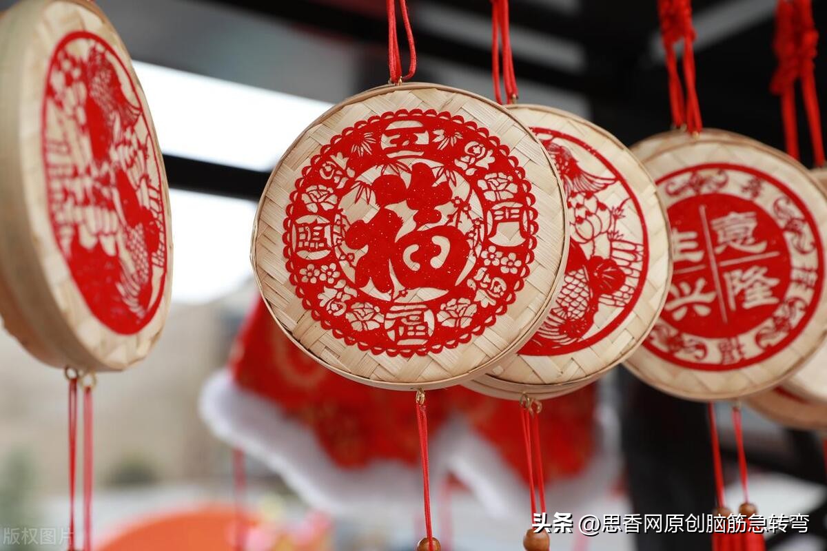 水壶倒水到猪身上打一成语,肉脯悬挂猪下水猜一成语