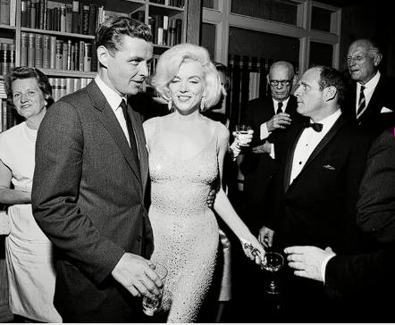 新一波的女明星撞衫来了,明星撞衫2022年版谁穿得最好