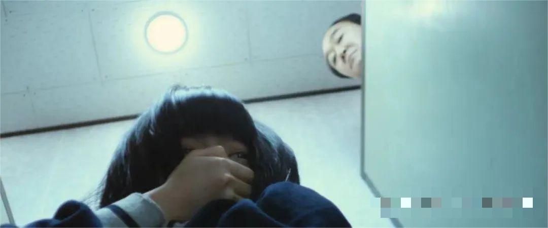 “双面人”刘某业，不顾女孩哭喊，多次在办公室对其实施性侵