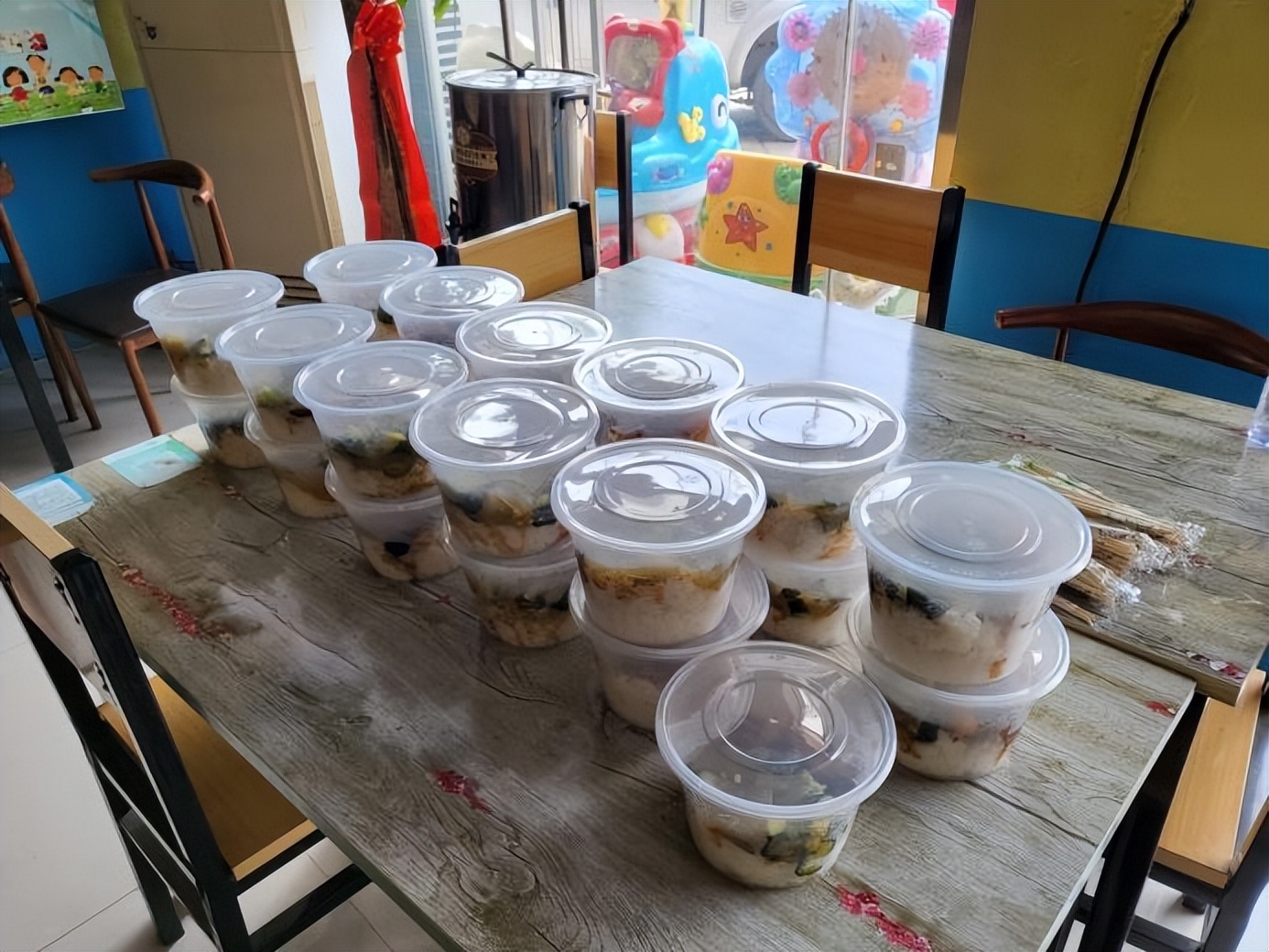 保定哪个小区封控了,封控区有外卖吗