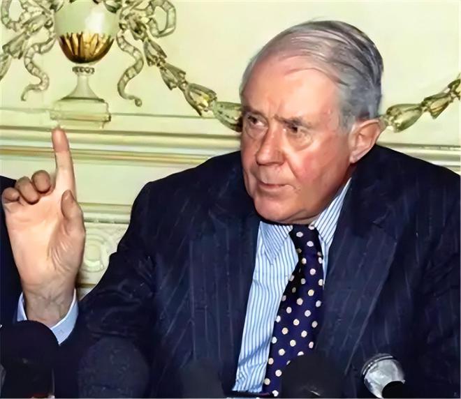 77年万斯访华，上来就提三点无理要求，邓公一句话让他吃了瘪