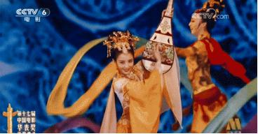 涅槃重生佟丽娅：曾婚内被烫烟疤，今身价上亿坐拥千平豪华庄园