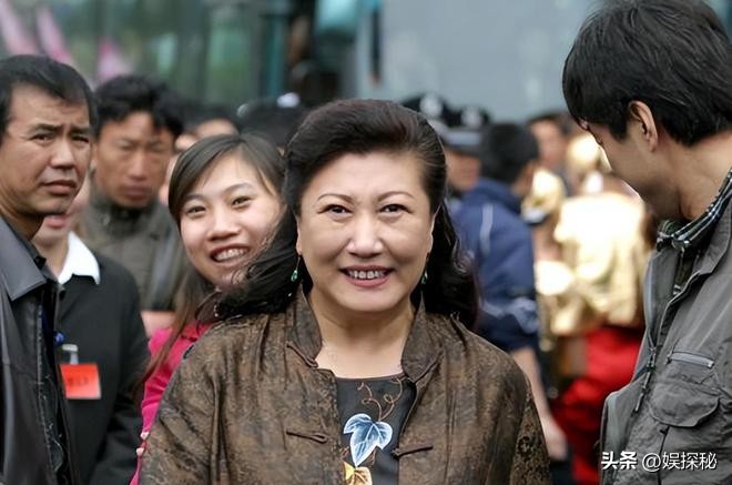 何庆魁的字画值钱吗,李甲忠和何庆魁谁的字画值钱