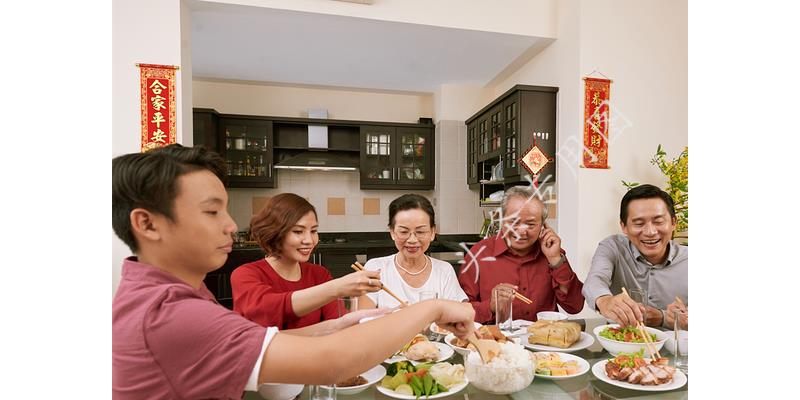 “你跟人同居过，不值10万彩礼”，准儿媳：闭上你的狗嘴，太臭了