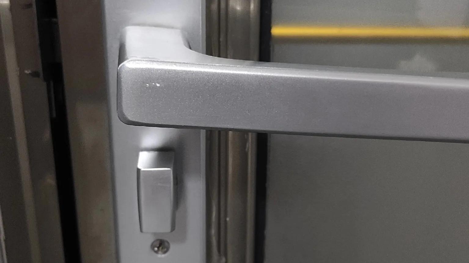 小孩子顽皮把门反锁打不开怎么办,宝宝2岁自己开门怎么办