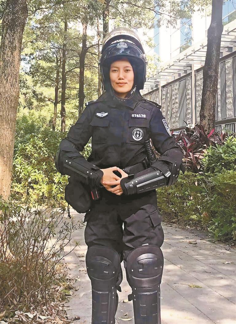 深圳宝安分局女警,警队之花巾帼风采图片