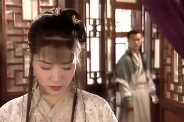 前脚吹“绝色美人”，后脚就被配角狠狠艳压，这些女明星图啥啊