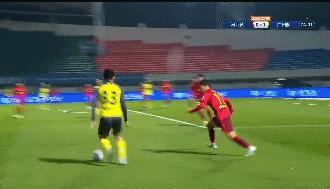 越位球员干扰门将进球怎么判,什么叫做越位