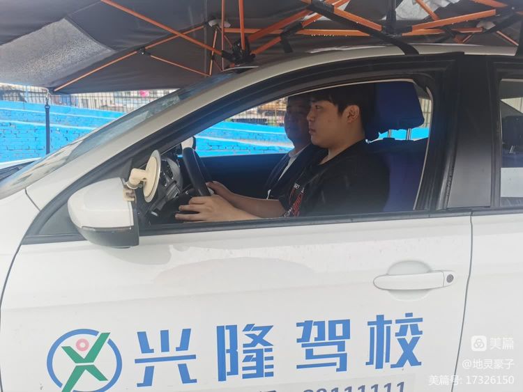 搞笑教练教车最火的视频,逼疯教练教车搞笑视频