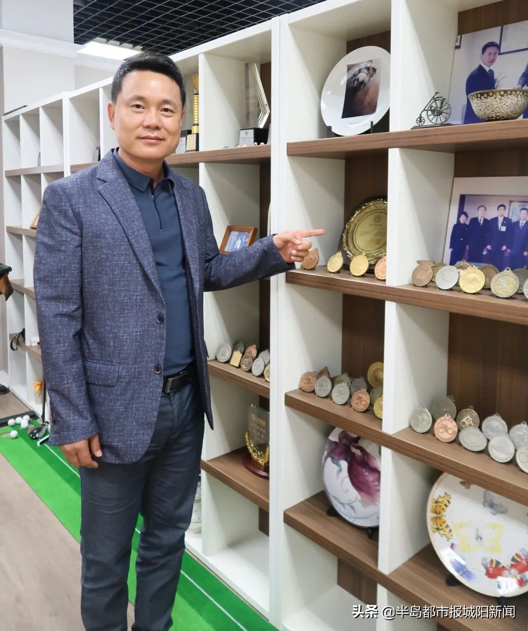 韩国人在青岛五四广场,韩国驻华大使馆参赞朴仁圭