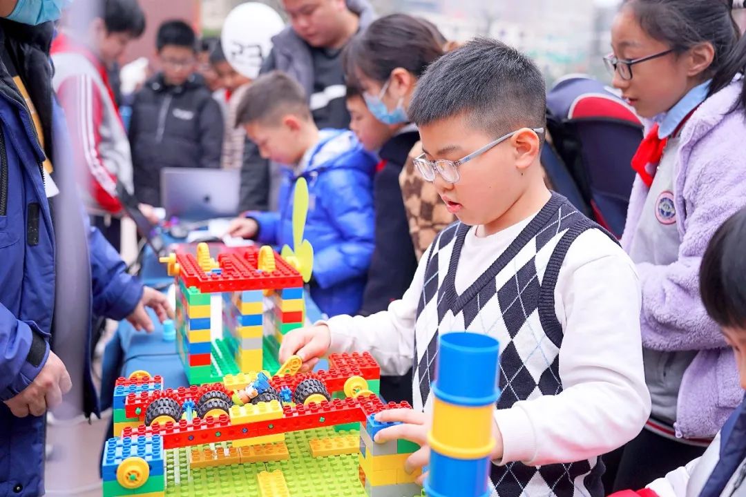 家长参观学校对学校的赞赏,蓝港外国语学校活动