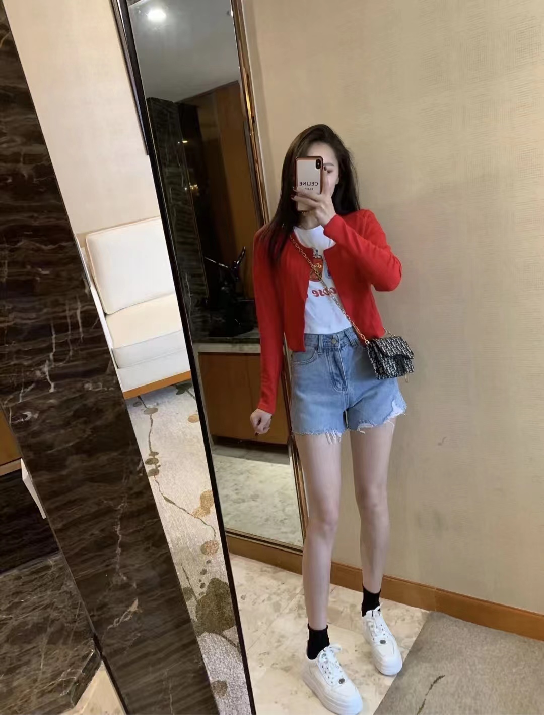 蓝色牛仔短裤女搭配,蓝色高腰牛仔铅笔裤