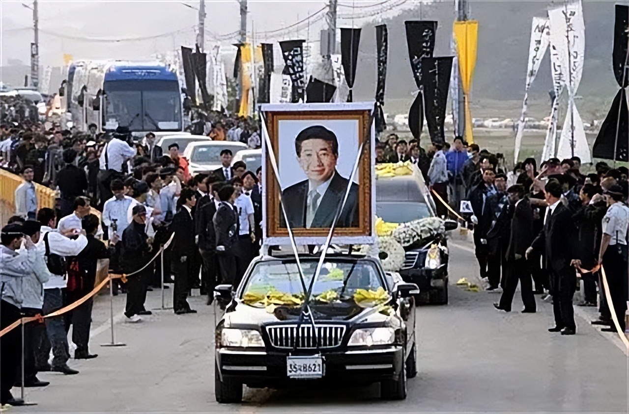 2009年韩国前总统卢武铉跳崖身亡后，儿子赴中国发展，女儿获刑