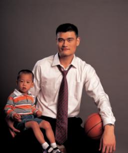 篮球巨人姚明近况,篮球队员姚明夫妻照