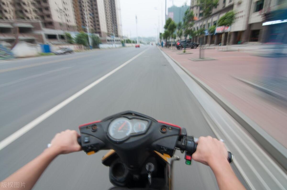 电动车和摩托车哪个省钱又实用,摩托车越来越流行的原因