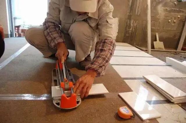 厨房墙面瓷砖开裂修复,瓷砖角开裂了怎么修复