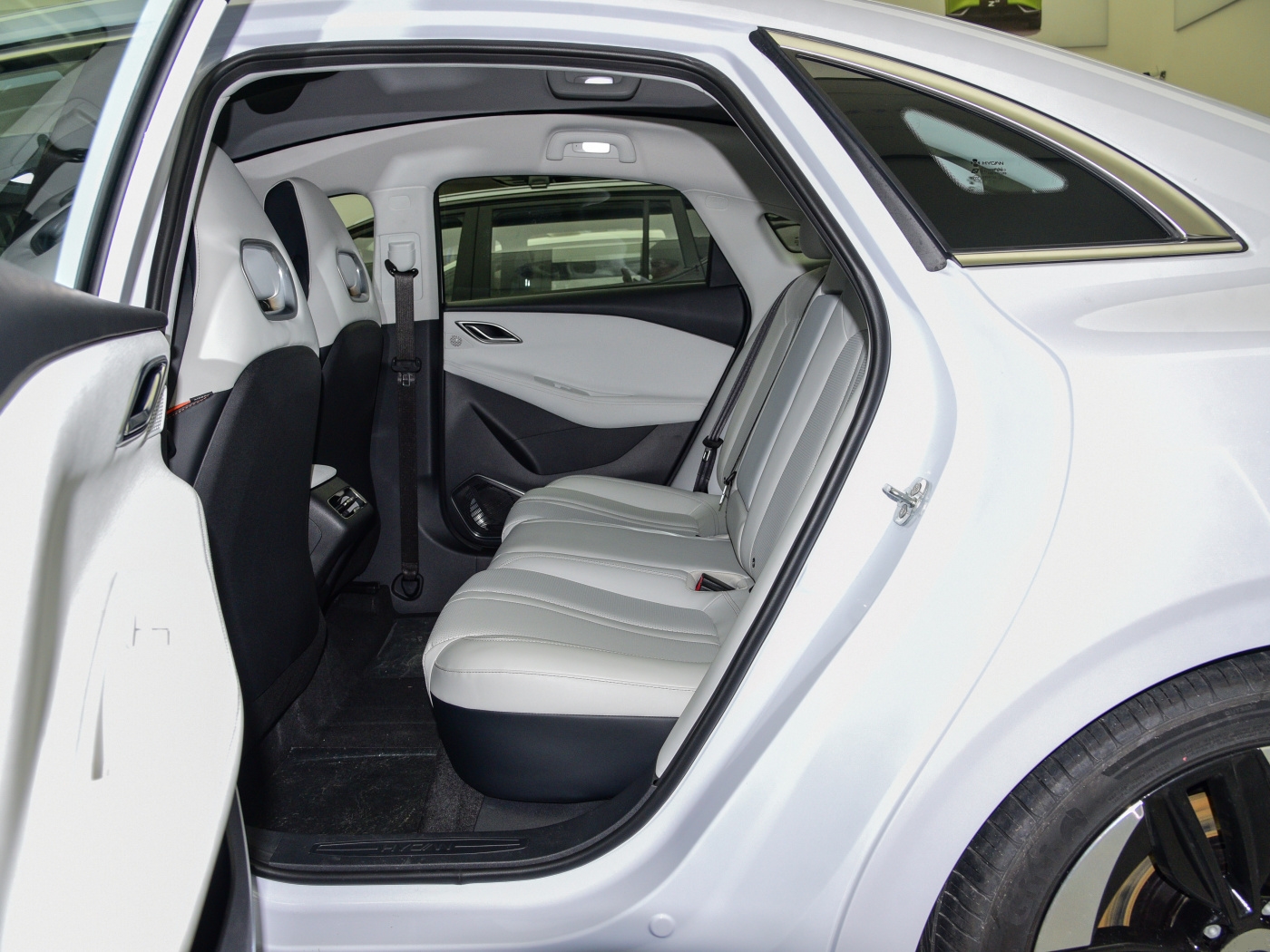 亲民电车,长近5米,1公里电费7分钱,17.98万起,合创A06如何?