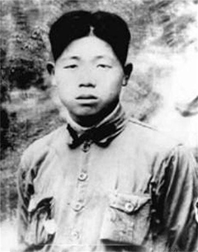 1977年邓公约见*锡联陈**，*锡联陈**向邓道歉，邓公：你在北京不欠账