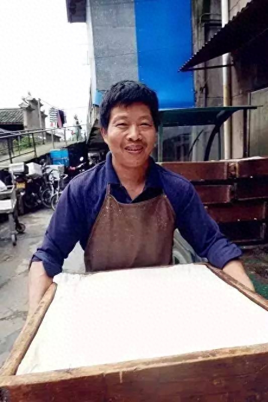 湖南，男子做半辈子豆腐，申请许可证却被拒绝，市监局：材料不全