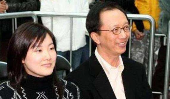 “老牛吃草”可能幸福吗？大爷60岁说：后悔30