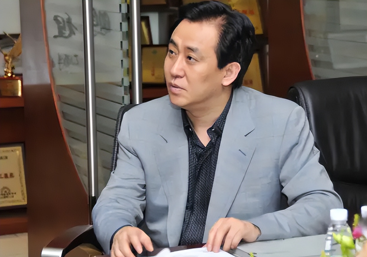 从掏粪工到首富许家印的发家史,许家印从掏粪工到中国首富