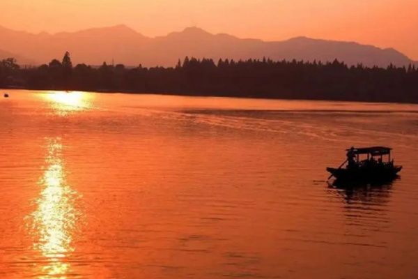 暮江吟白居易历史背景,白居易暮江吟深度解析