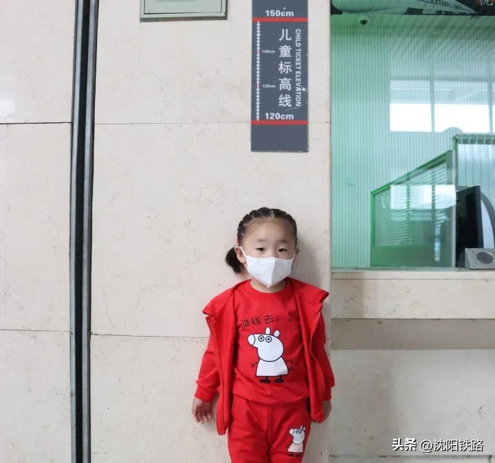 带两个宝宝坐火车孩子需要买票吗,妈妈坐火车带宝宝需要购票吗