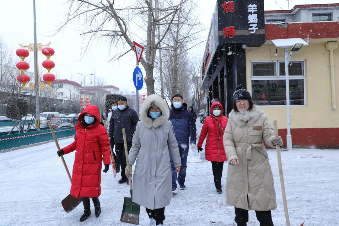 铲冰除雪青年文明号在行动,铲冰除雪鏖战特大桥