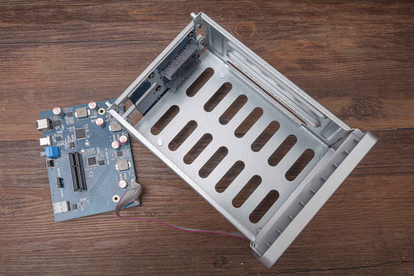 常用数据备份方式磁盘阵列,raid磁盘阵列到底哪个安全