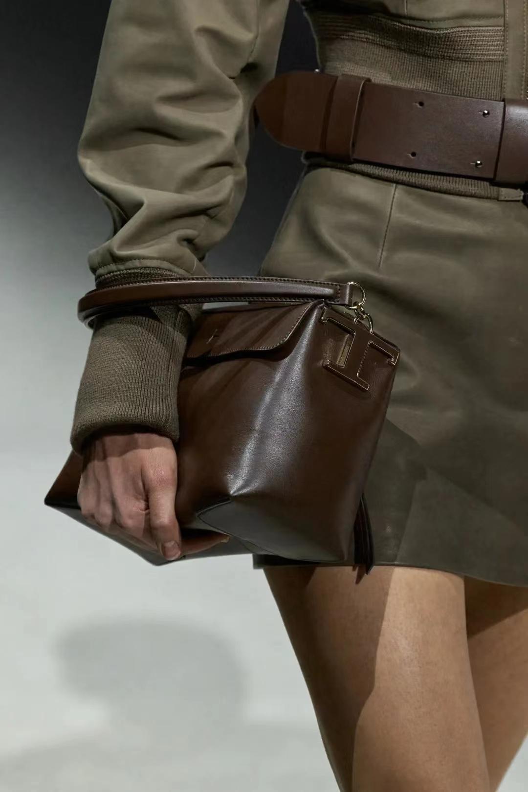 三星长公主、杨紫琼都爱背大包,这16个牌子女精英必备!